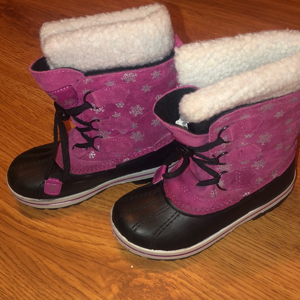 Magellan Outdoors Fuzzy Bootie Slippers
